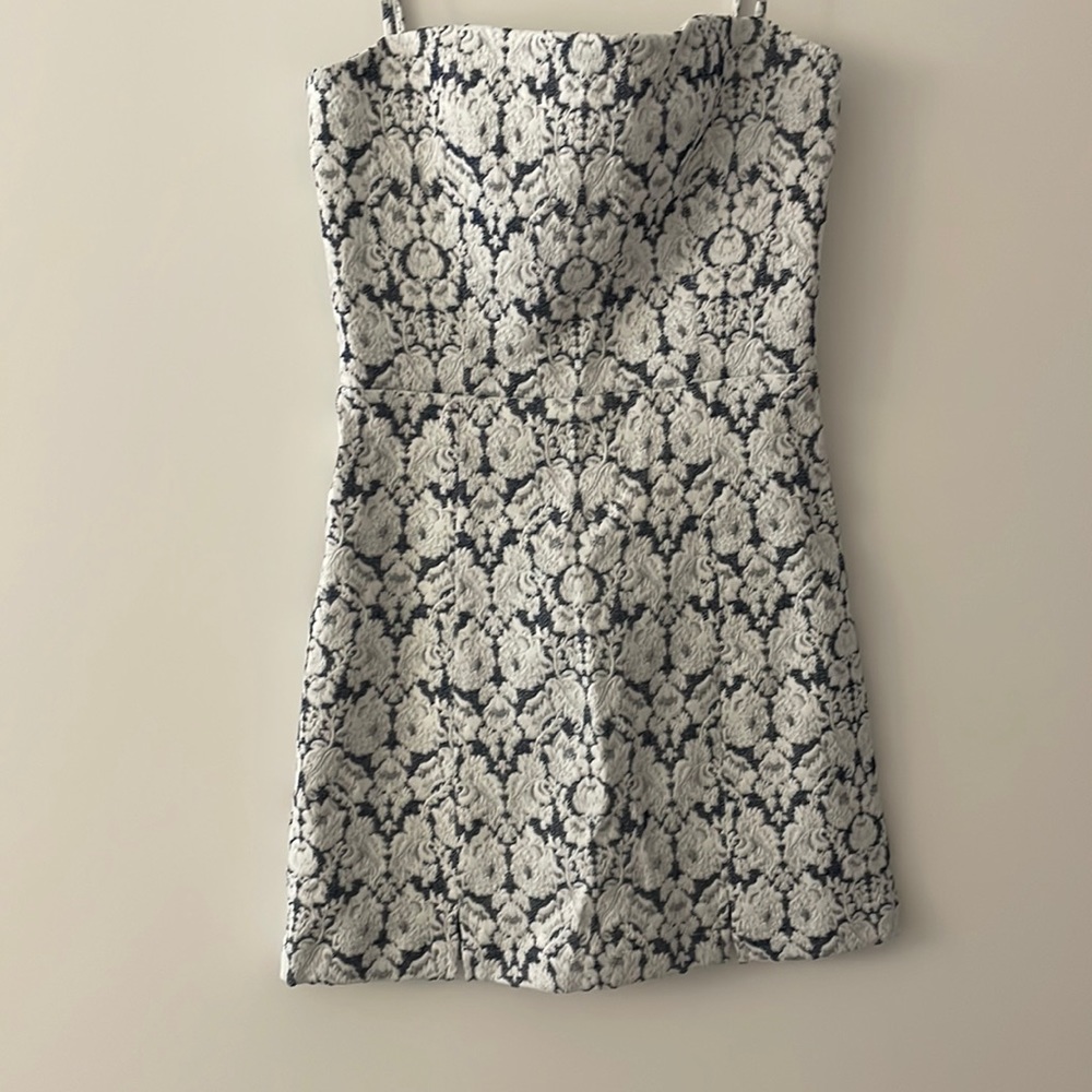 Reformation blue and white patterned mini dress 4 thick material flattering